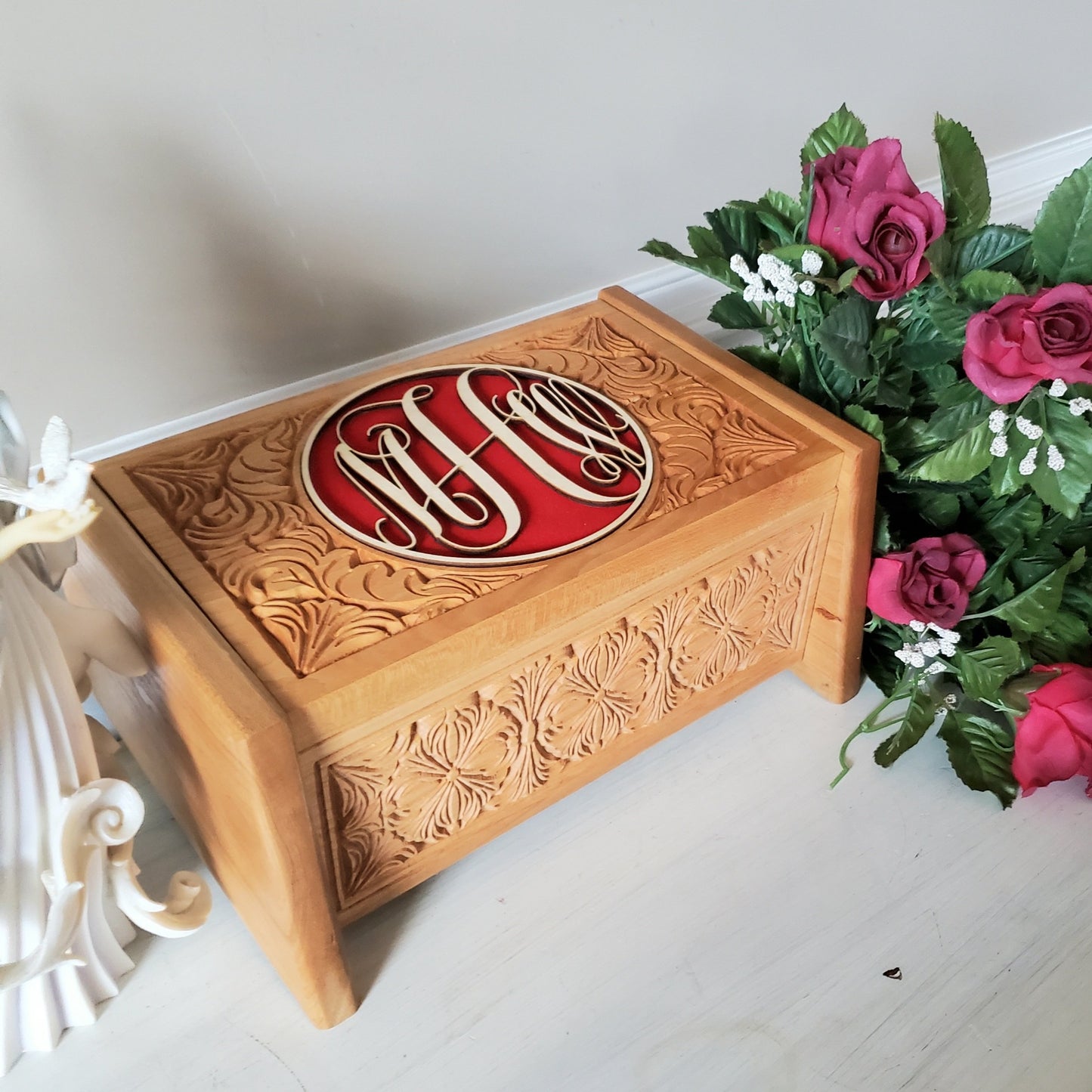 Personalized urn